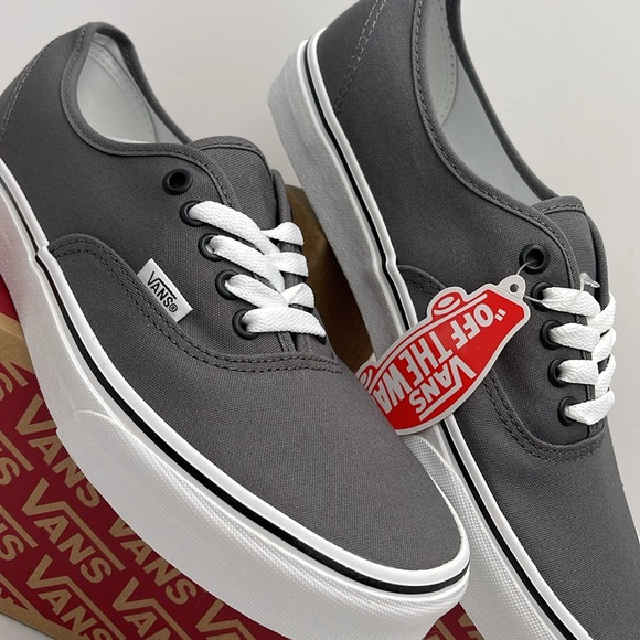 Vans • WMNS Authentic Pewter/Black
VN000JRAPBQ
Sneakers - Picture 6 of 16